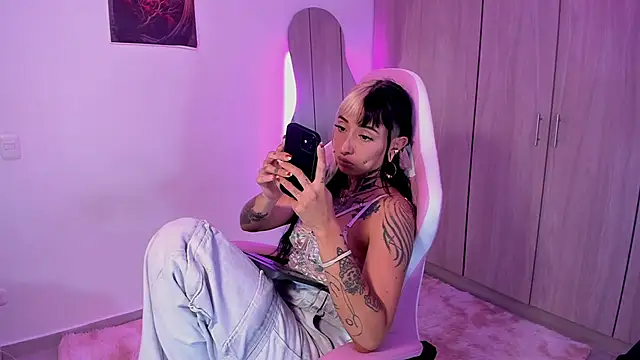 Snapshot of HollyHudsonn chatting on March 2025 07:34:02 PM HollyHudsonn online show from March 2025 07:34:02 PM