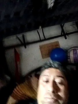 Snapshot of rayhot69 chatting on December 2024 04:38:02 PM rayhot69 online show from December 2024 04:38:02 PM