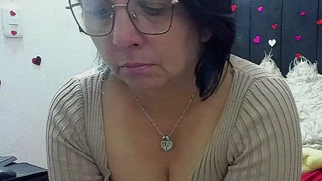 Evaaross 2345 online show from May 2026 01:19:01 PM