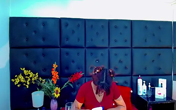 Snapshot of Isalombardi chatting on February 2026 03:33:01 AM Isalombardi online show from February 2026 03:33:01 AM