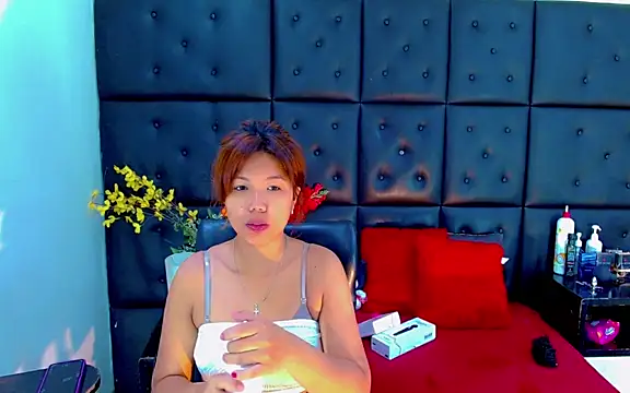 Snapshot of Isalombardi chatting on February 2026 02:28:02 AM Isalombardi online show from February 2026 02:28:02 AM