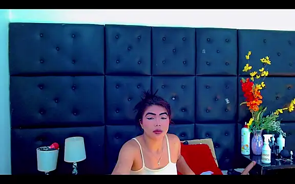 Snapshot of Isalombardi chatting on February 2026 02:55:02 AM Isalombardi online show from February 2026 02:55:02 AM