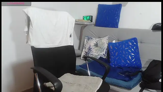 latinmartin73 online show from April 2026 07:33:02 PM