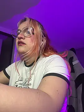 Snapshot of SophiaWeestt99 chatting on July 2026 02:14:01 AM SophiaWeestt99 online show from July 2026 02:14:01 AM
