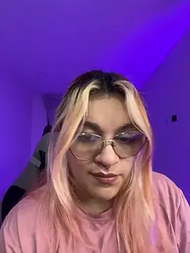 Snapshot of SophiaWeestt99 chatting on July 2026 02:29:01 AM SophiaWeestt99 online show from July 2026 02:29:01 AM
