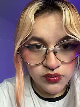 Snapshot of SophiaWeestt99 chatting on July 2026 04:27:02 AM SophiaWeestt99 online show from July 2026 04:27:02 AM