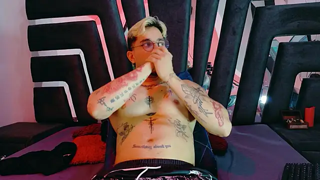 AliceandMax online show from April 2026 02:11:01 PM