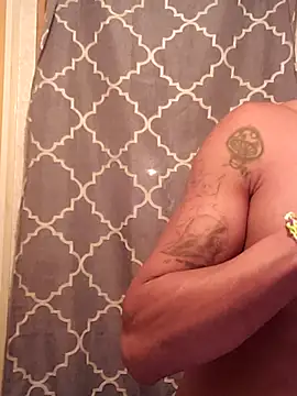 LargeDominoes online show from April 2026 01:42:01 AM