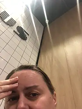 Snapshot of Meliss_Official9 chatting on February 2026 06:18:02 AM Meliss Official9 online show from February 2026 06:18:02 AM