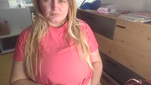 Snapshot of Meliss_Official9 chatting on February 2026 10:00:02 AM Meliss Official9 online show from February 2026 10:00:02 AM