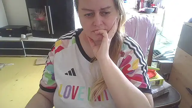 Snapshot of Meliss_Official9 chatting on April 2026 10:13:01 AM Meliss Official9 online show from April 2026 10:13:01 AM