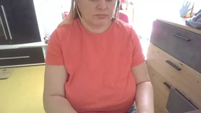 Snapshot of Meliss_Official9 chatting on April 2026 09:15:01 AM Meliss Official9 online show from April 2026 09:15:01 AM