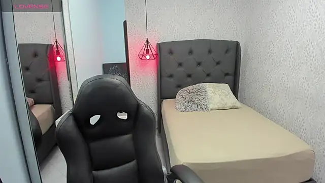 MAGNOLEROY online show from February 2026 12:53:02 PM