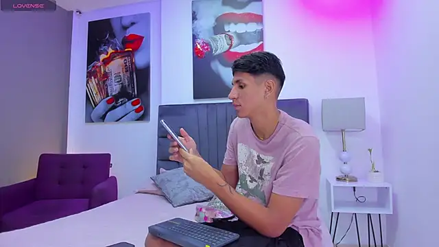 kieran derek online show from November 2025 03:17:01 AM