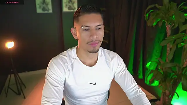 Aaronfox x online show from April 2026 01:05:01 AM