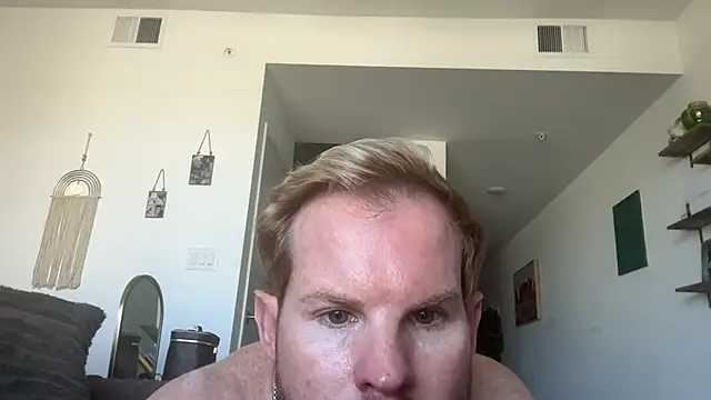 crossfitterguy87 online show from February 2026 06:04:02 PM