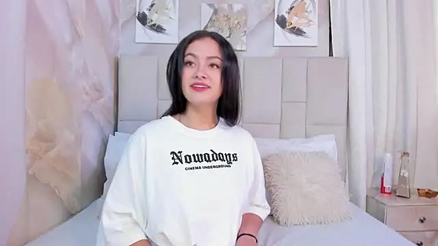 Jaslyn  Smith online show from February 2026 04:17:01 PM