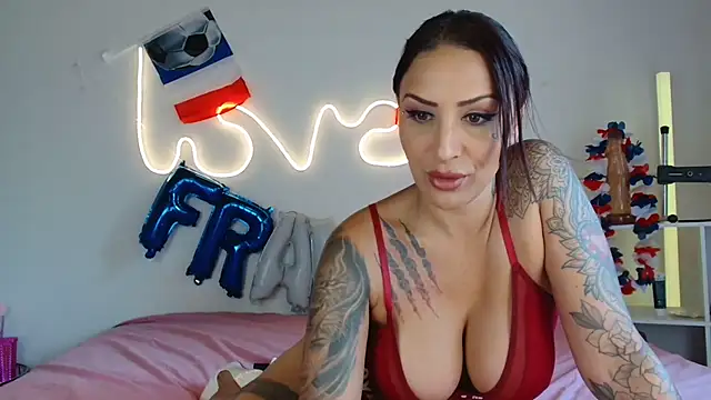 JuliaVegaOff online show from June 2026 11:21:02 AM