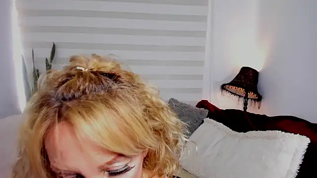 Sammykatt online show from February 2026 07:12:01 PM