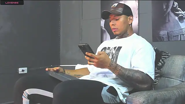 Snapshot of bradley_smith chatting on July 2026 08:00:02 PM bradley smith online show from July 2026 08:00:02 PM