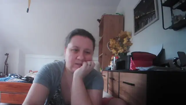 Snapshot of ReifeVenna chatting on July 2026 07:48:01 AM ReifeVenna online show from July 2026 07:48:01 AM