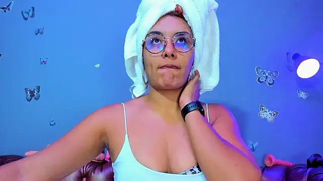 Kaira mosse online show from March 2026 12:21:01 PM