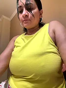 Snapshot of paulinaDiaz1 chatting on December 2024 05:57:01 PM paulinaDiaz1 online show from December 2024 05:57:01 PM