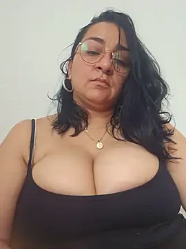 paulinaDiaz1 online show from May 2026 12:57:02 PM