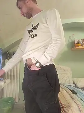 Davlupweed93 online show from April 2026 09:40:02 AM