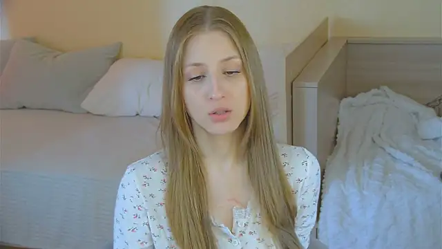 BritneyCruze online show from April 2026 10:43:01 AM