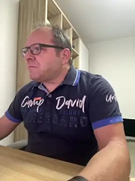 coupleLatinaLovers online show from December 2025 05:57:01 AM