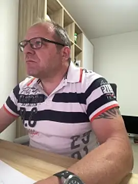 coupleLatinaLovers online show from April 2026 05:10:01 AM