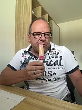 coupleLatinaLovers online show from July 2026 11:05:02 AM