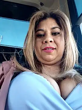 Laura-Hernandez online show from December 2025 02:45:02 PM