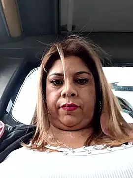 Laura-Hernandez online show from April 2026 03:39:01 PM