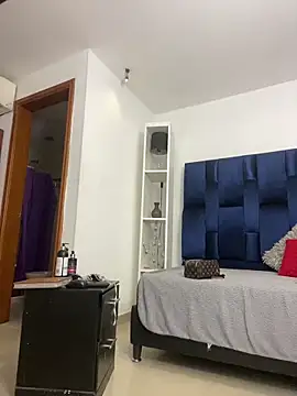 Stefyrossy online show from April 2026 11:27:01 AM