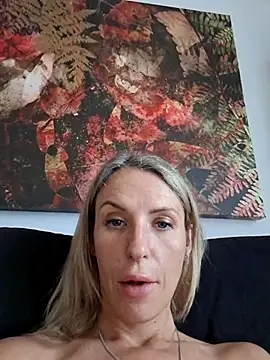 YourJuliena online show from February 2025 12:45:02 PM