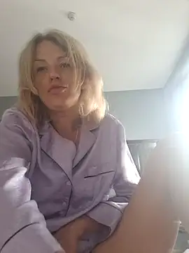 YourJuliena online show from March 2025 04:28:01 AM