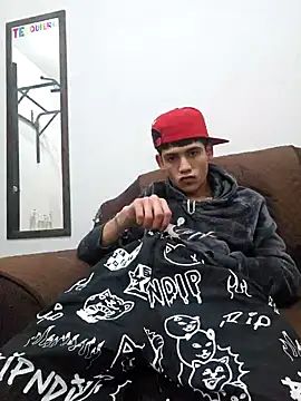 Snapshot of Giiotwink_XL chatting on February 2025 09:31:01 AM Giiotwink XL online show from February 2025 09:31:01 AM