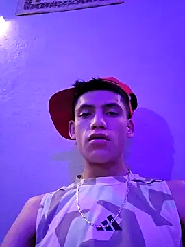 Snapshot of Giiotwink_XL chatting on March 2025 12:33:02 PM Giiotwink XL online show from March 2025 12:33:02 PM