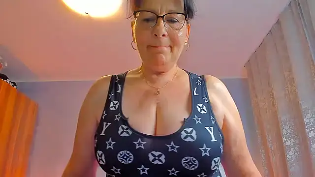 Snapshot of sweetangell69_ chatting on June 2026 03:07:01 AM sweetangell69 online show from June 2026 03:07:01 AM