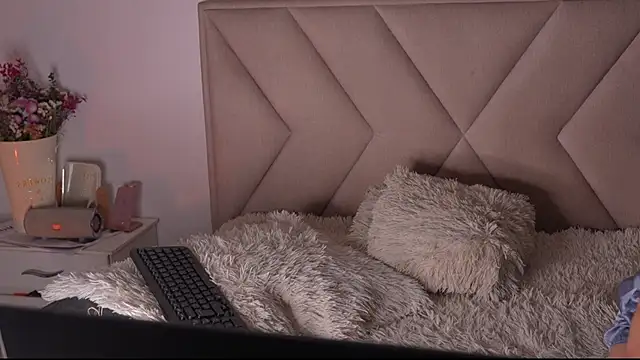 Bonnieshyy online show from May 2026 04:50:01 AM