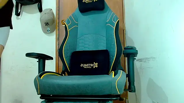 Danyer33 online show from March 2026 10:25:02 PM