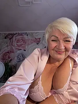 Snapshot of Laura_Millf chatting on July 2026 04:22:01 PM Laura Millf online show from July 2026 04:22:01 PM