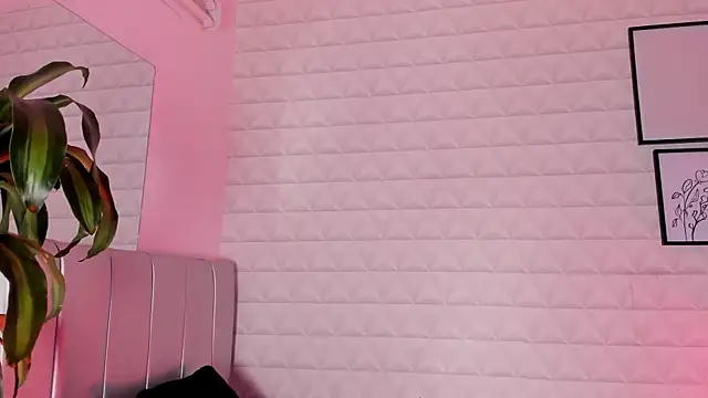 Lizzie-Evans online show from April 2026 01:41:01 PM