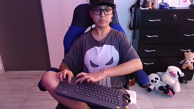 thomascooper7 online show from December 2025 07:20:01 PM