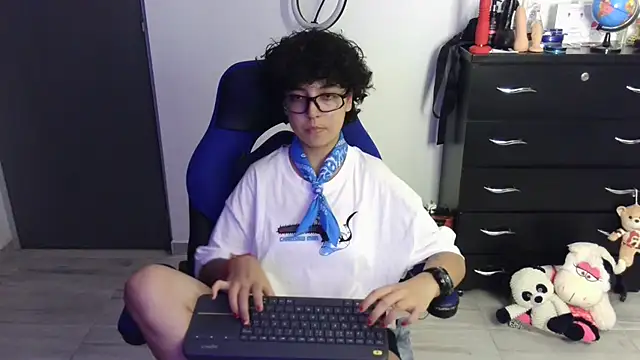 thomascooper7 online show from April 2026 11:13:01 PM