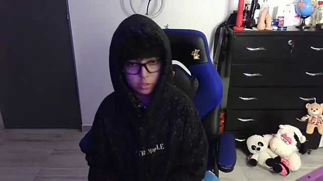 thomascooper7 online show from April 2026 10:47:02 PM