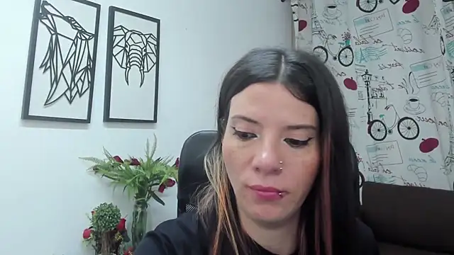 DanaaRey online show from November 2025 04:18:02 PM