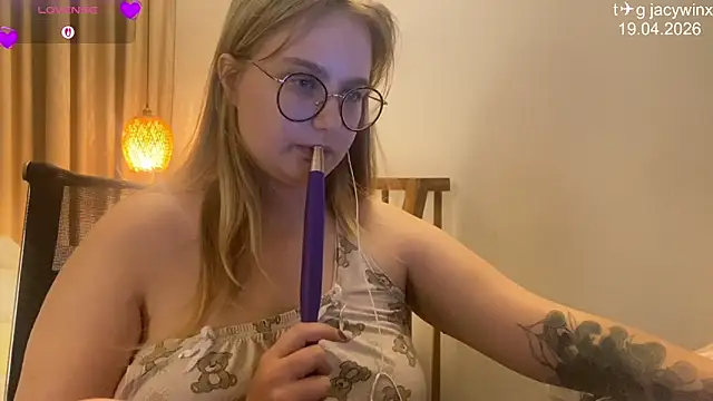 JacyWinslat online show from April 2026 06:10:01 PM